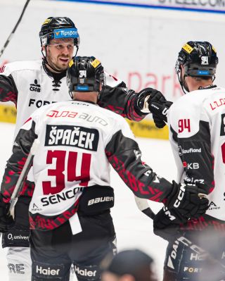 🔥 1/2 ✅ První zápas tripu se nám vydařil. Vítězíme nad Vítkovicemi 4:1!