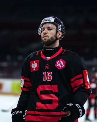 🔝 Základní část CHL ovládl jako TOP SCORER @martinsdzierkals! 🏆 Po postupu do play off nás čeká další soupeř – švýcarský...