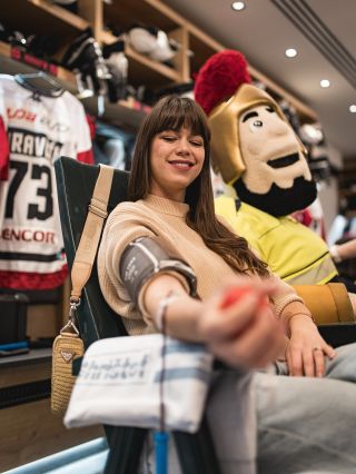 🩸Právě teď odstartovala v naší aplikaci HC SPARTA+ možnost registrací na společné odběry sparťanské krve v holešovické...