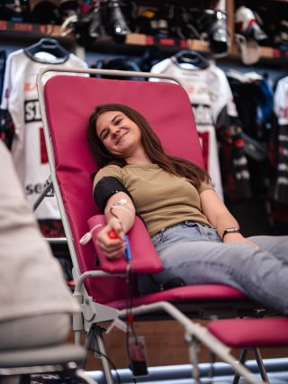 Tohle nás baví. 😍 Další odběry v kabině jsou za námi a my děkujeme všem milým dárcům, které jsme dnes mohli potkat. 🩸...