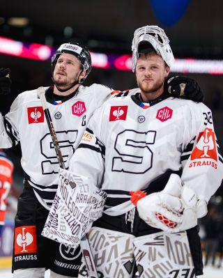 ✈️ Stále ještě zbývají místa v našem letadle na osmifinále Champions Hockey League v Zugu! Poleťte s námi! 🇨🇭 🇷🇴 FANS...