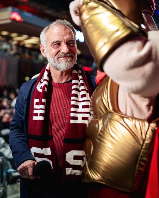 Tohle přihlášení @ivan.trojan.official ke sparťanské hokejové víře nás moc potěšilo! 💙💛❤️ 🎞️ Těšíme se na film...