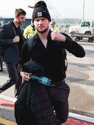 🏆 Před námi je další @championshockey adventure. Přilétáme do Zürichu a přejíždíme směr ➡️ Züg. 🛬