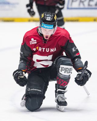 Bandita @kousy_23 sestřelil indiány v první třetině hattrickem! 🧢🧢🧢