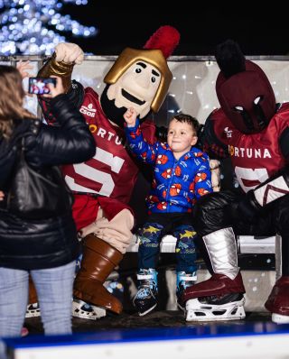 Ve středu opět @jdemebruslit na střeše @galerie_harfa! ⛸️❤️