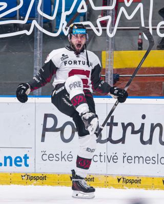 🔚 Hradecká vítězná šnůra končí, tři body míří do Prahy! 🤩 🎫 Vstupenky na domácí zápasy: hcsparta.cz/vstupenky