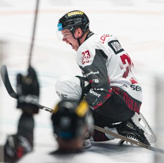 Ve velmi vyostřeném utkání s Pardubicemi vítězíme v prodloužení a domů vezeme 2 body! 🤩