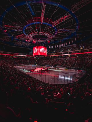 🩸 Vstupenky na nedělní zápas proti Karlovým Varům rychle mizí! Pokud jste v rámci Sparťanské krve darovali, nezapomeňte...