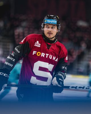 🩸 Rozbruslení je za námi, pohodlně se usaďte, čeká nás slavnostní ceremoniál. 😍