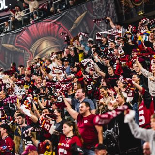 Chceme vás ještě lépe poznat! ❤️ Co vás na Spartě baví? Jak vybíráte zápasy? S kým chodíte do @o2arenapraha ? 💬 Odpovězte...