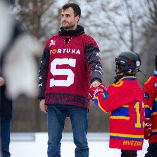 Honza Eberle byl dnes přestřihnout pásku na slavnostním otevření nového kluziště na Ořechovce. 🤩❄️