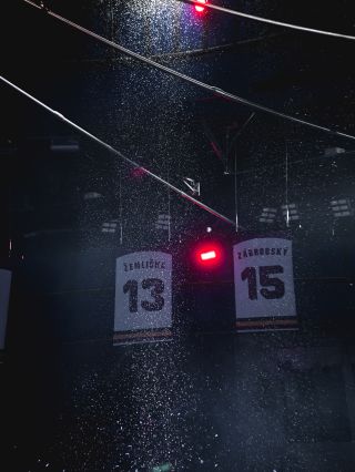 V @o2arenapraha dnes na jediném místě v Česku sněží ❄️ Jak si užíváte sváteční atmosféru? 🎅🏻