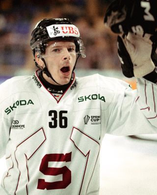 🤍 Zpátky v bílé. Semifinále @spenglercupdavos je tady!