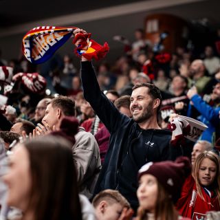 Jsme rádi, že jste tu s námi! 🤗 @j_dostal 🥇🚣 @pavel_kader ⚽️❤️ @terezakaderabkova @david_schweiner 🏐 @martinec_jakub22 ⚽️